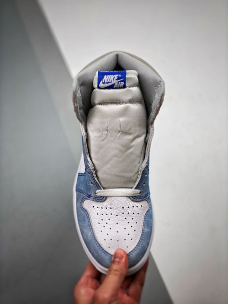 Air Jordan 1 High "Hyper Royal"