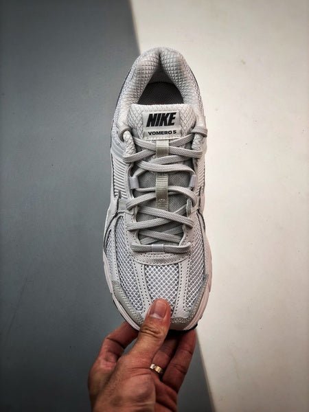 NIKE ZOOM Vomero 5 - Houdini