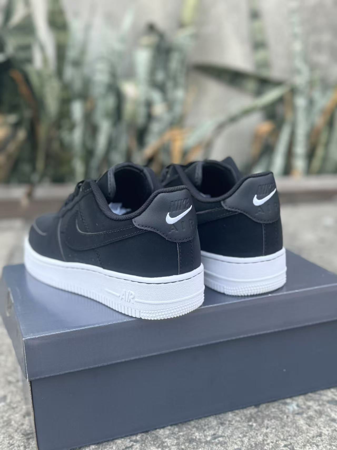 Nike Air Force 1 LX "Off-Noir"