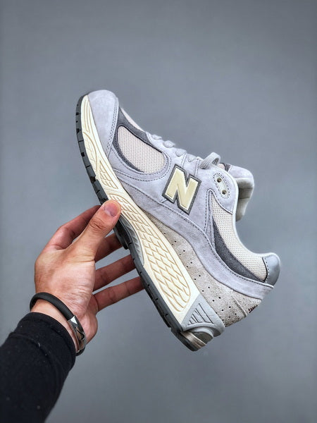 New Balance 2002R LN