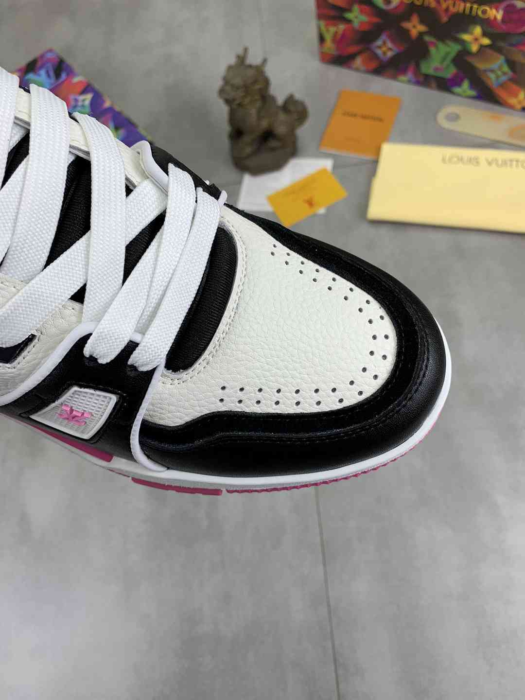 LOUIS VUITTON TRAINER 54