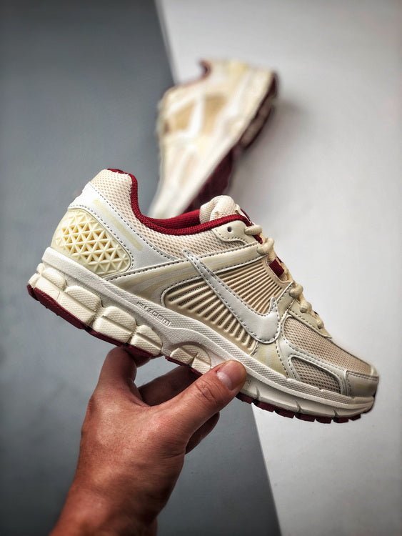 NIKE ZOOM Vomero 5 SAINT VALENTIN - Houdini