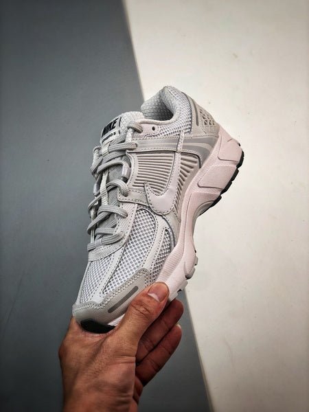 NIKE ZOOM Vomero 5 - Houdini