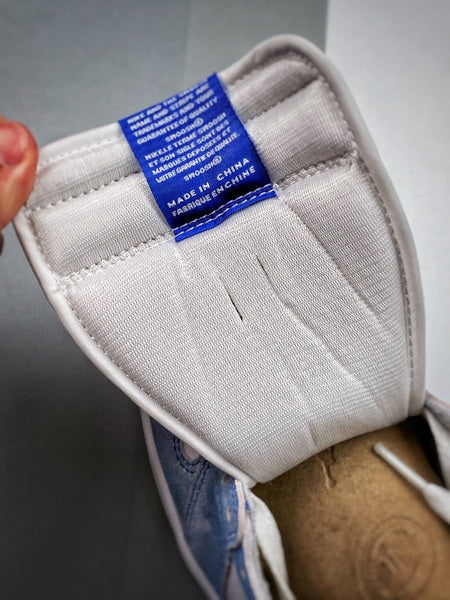 Air Jordan 1 High "Hyper Royal"