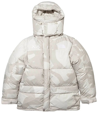 DOUDOUNE KAWS x The North Face rétro 1996 Nuptse BLANC
