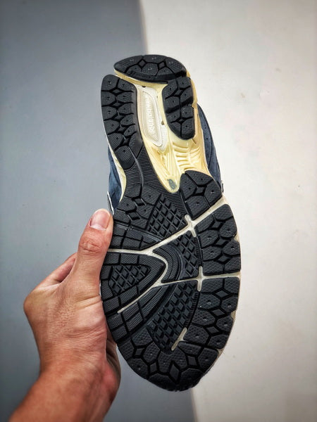 New Balance 2002R CA