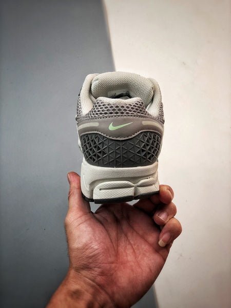 NIKE ZOOM Vomero 5 - Houdini