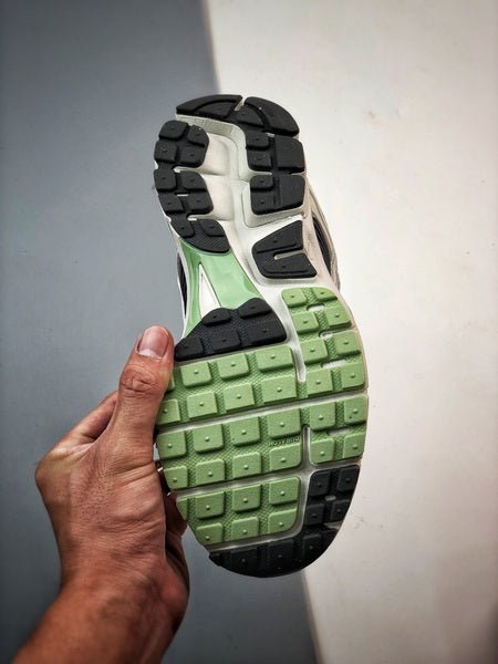 NIKE ZOOM Vomero 5 - Houdini