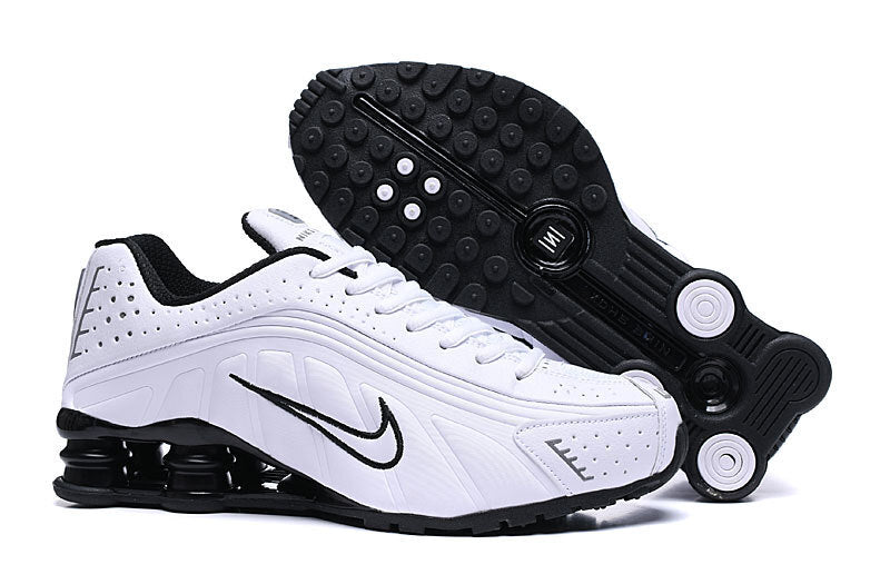 NIKE SHOX R4