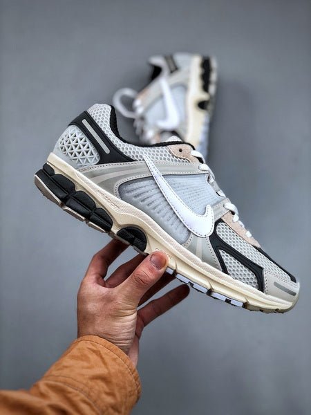 NIKE ZOOM Vomero 5 - Houdini