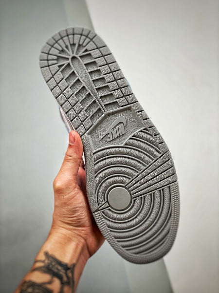 Air Jordan 1 High "Hyper Royal"