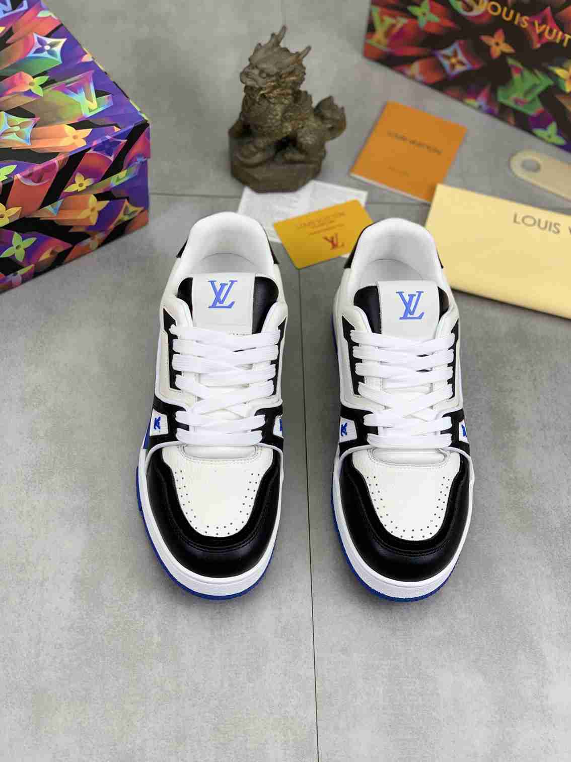 LOUIS VUITTON TRAINER 54