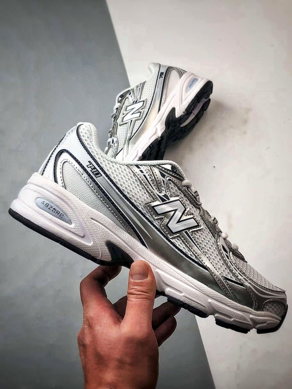 New Balance 740