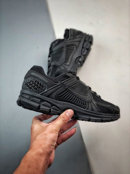 NIKE ZOOM Vomero 5 FULL BLACK - Houdini