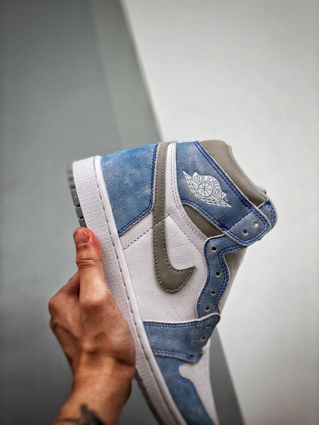 Air Jordan 1 High "Hyper Royal"