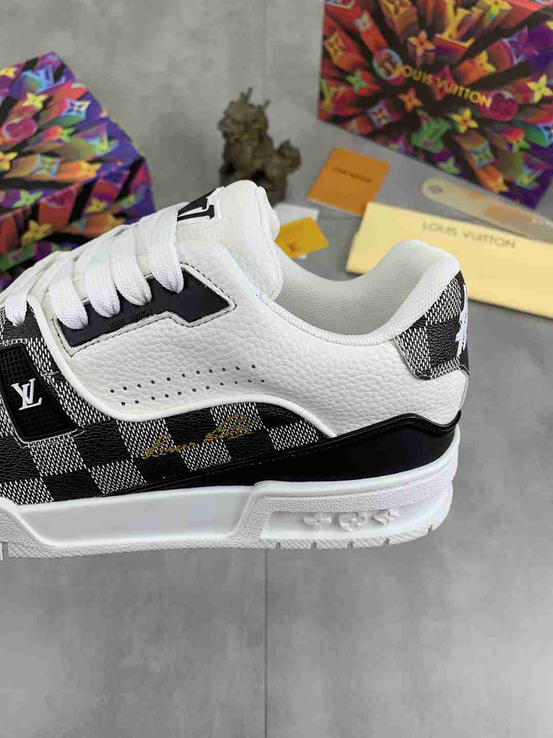 LOUIS VUITTON TRAINER 54