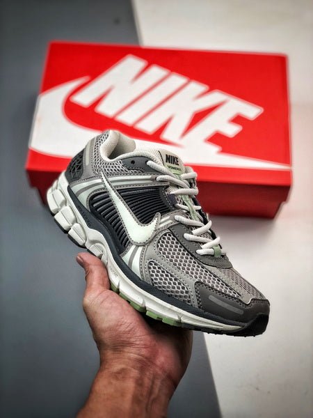 NIKE ZOOM Vomero 5 - Houdini