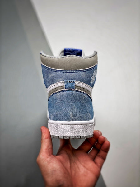 Air Jordan 1 High "Hyper Royal"