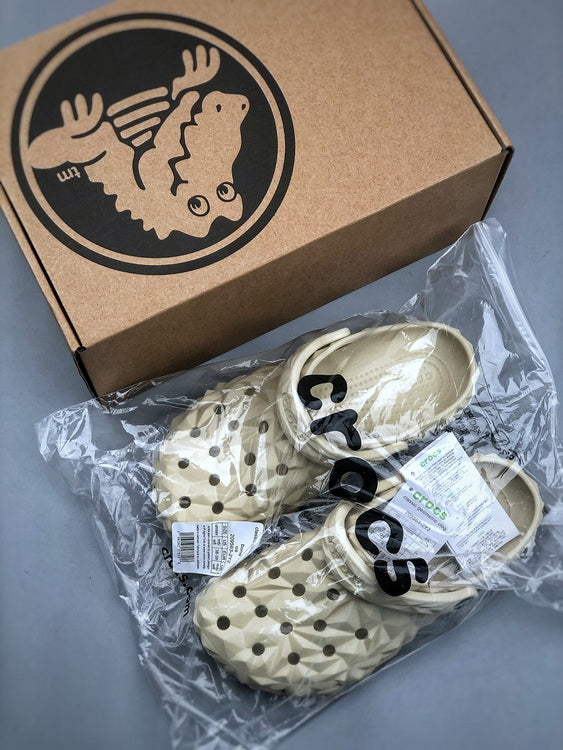 CROCS Classic Crush Marbled Clog BEIGE