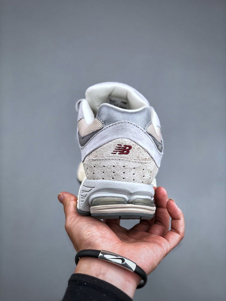 New Balance 2002R LN