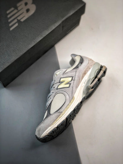 New Balance 2002R LN
