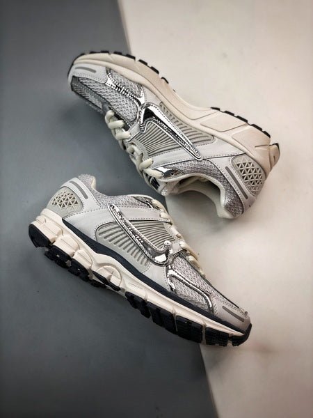 NIKE ZOOM Vomero 5 - Houdini