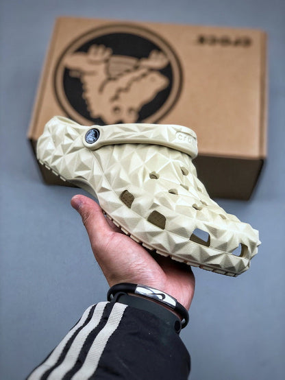 CROCS Classic Crush Marbled Clog BEIGE