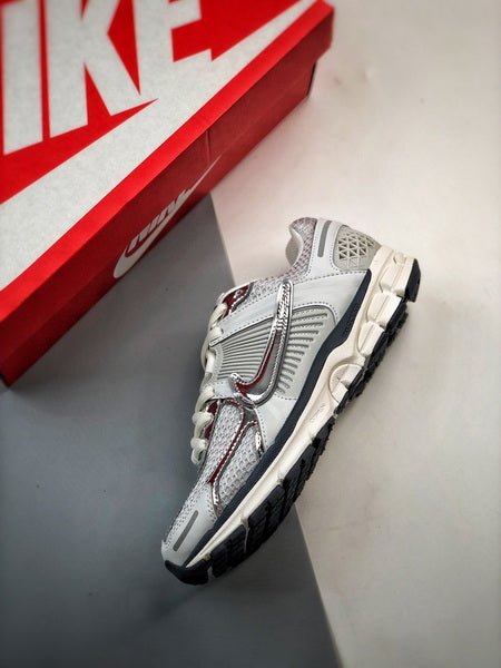 NIKE ZOOM Vomero 5 - Houdini