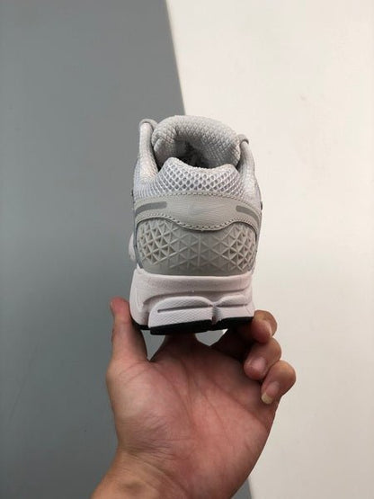 NIKE ZOOM Vomero 5 - Houdini