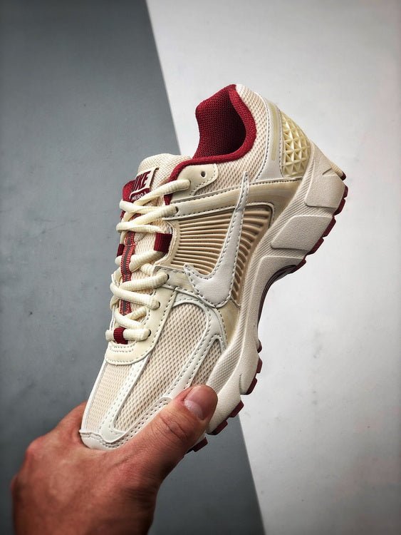 NIKE ZOOM Vomero 5 SAINT VALENTIN - Houdini