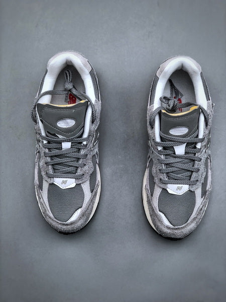 New Balance 2002R DM