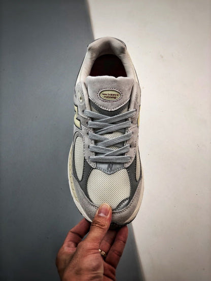 New Balance 2002R LN