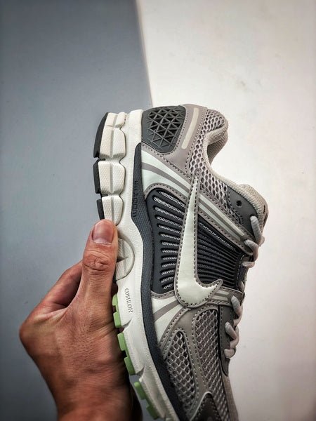 NIKE ZOOM Vomero 5 - Houdini
