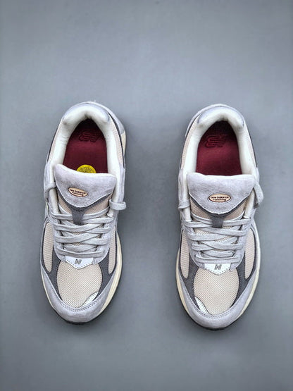 New Balance 2002R LN