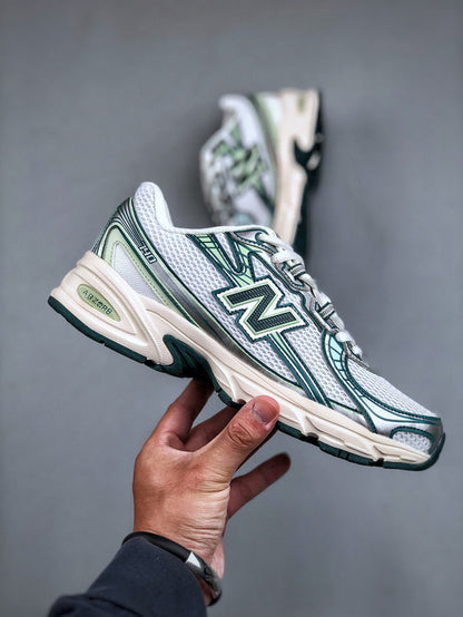 New Balance 740