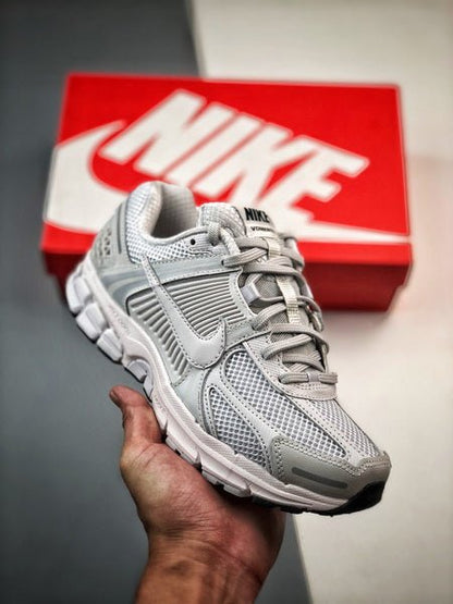 NIKE ZOOM Vomero 5 - Houdini