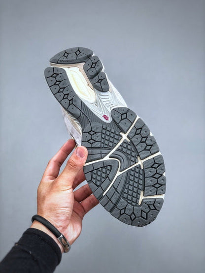 New Balance 2002R LN