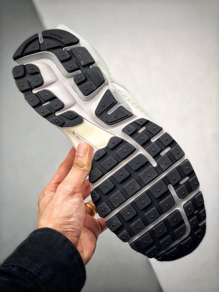 NIKE ZOOM Vomero 5 A - Cold - Wall - Houdini