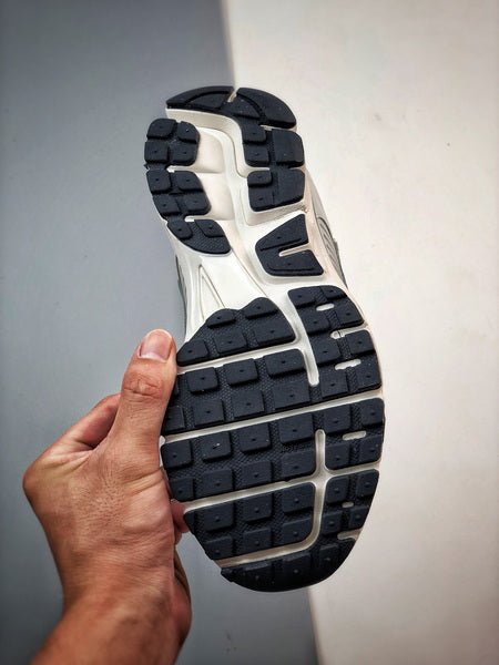 NIKE ZOOM Vomero 5 - Houdini