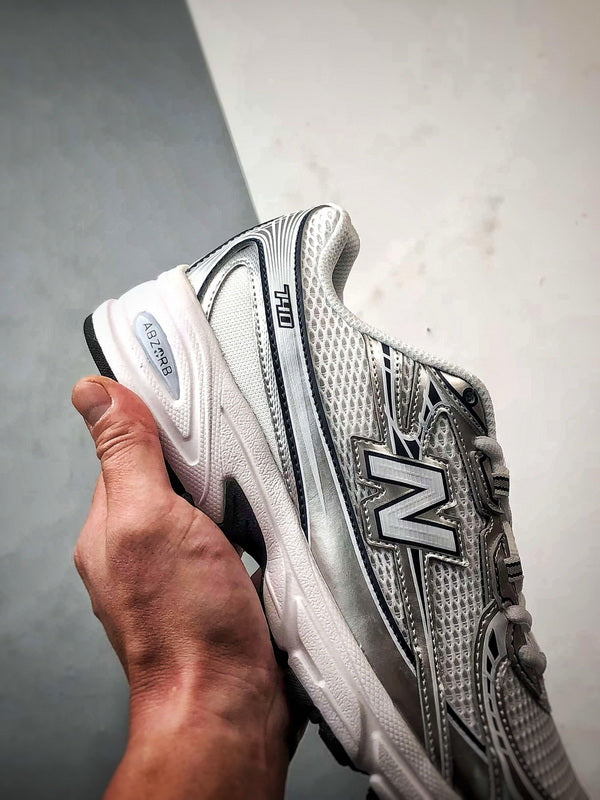 New Balance 740