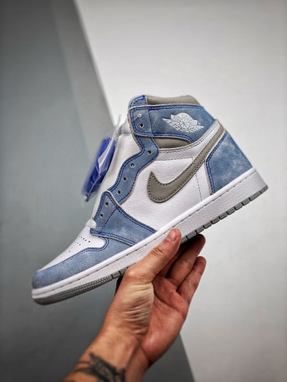 Air Jordan 1 High "Hyper Royal"