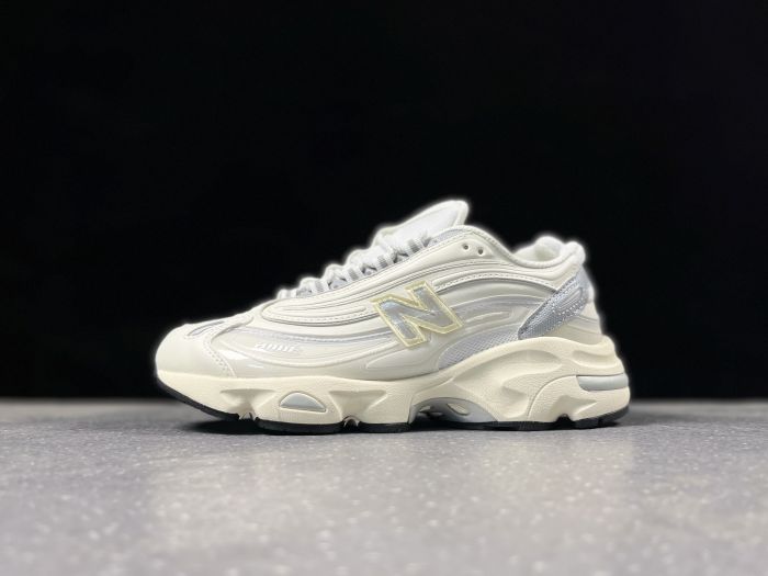 New Balance 1000AC1