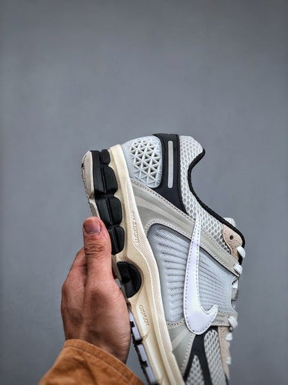 NIKE ZOOM Vomero 5 - Houdini
