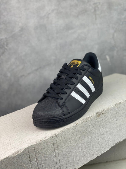Adidas Superstar – Core Black / White Heel