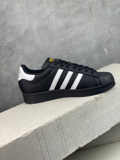 Adidas Superstar – Core Black / White Heel