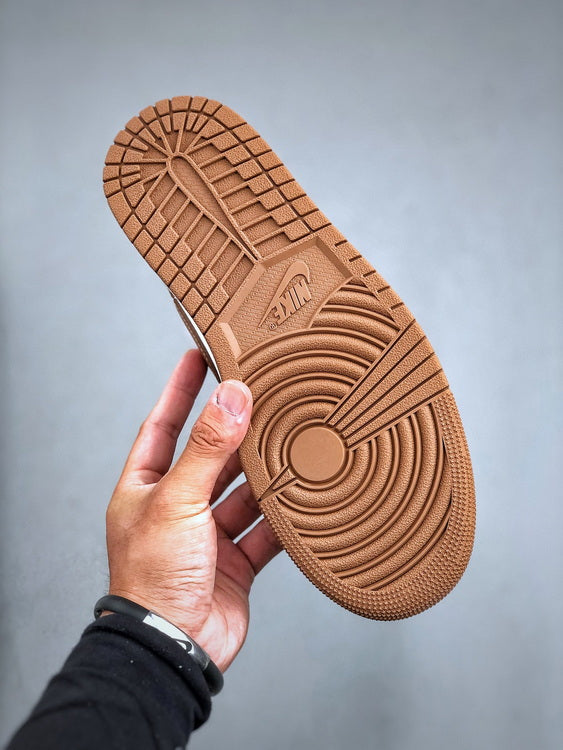 Air Jordan 1 Low "brown and white"