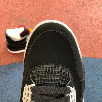 Air Jordan 4 Bred