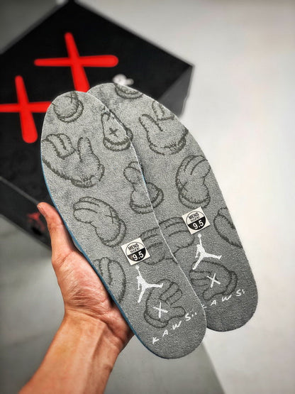 Air Jordan 4 X Kaws grey