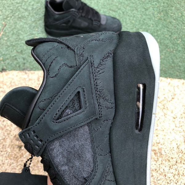 Air Jordan 4 x kaws black