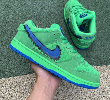 SB Dunk Low Grateful Dead green bears